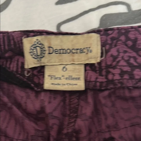 Purple patterned capris - Picture 3 of 7